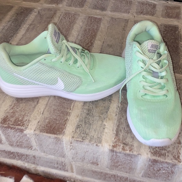 Nike Mint Green Running Shoes - Picture 13 of 15